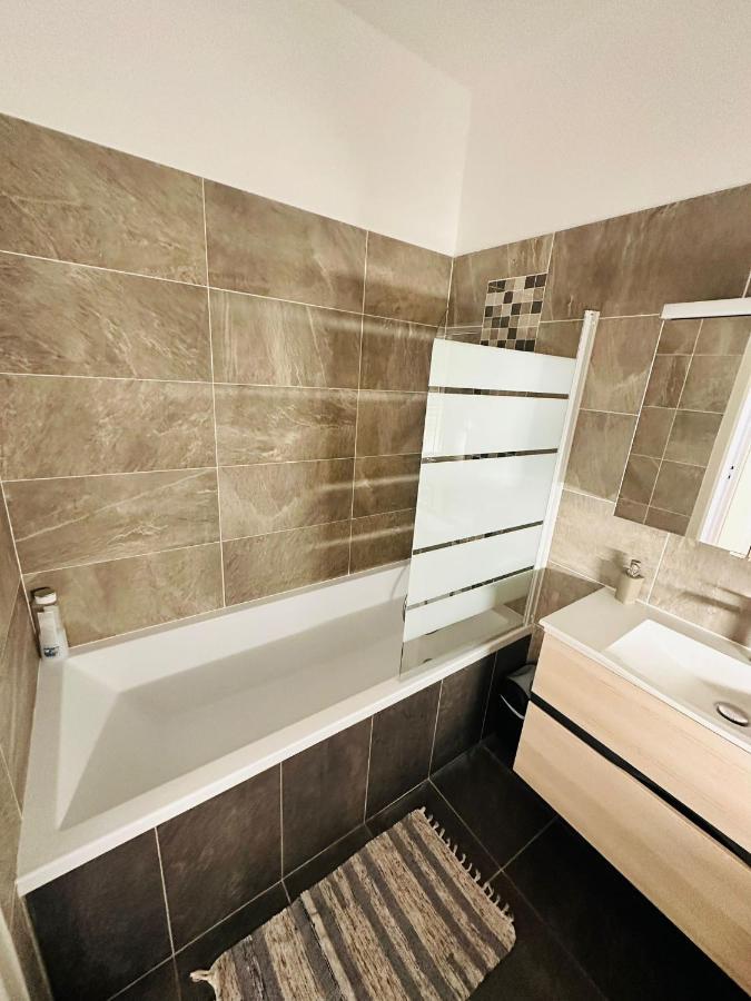 Appartement Lumineux Et Spacieux 2 Chambres Avec Parking Gratuit Dans La Rue 페르피냥 외부 사진